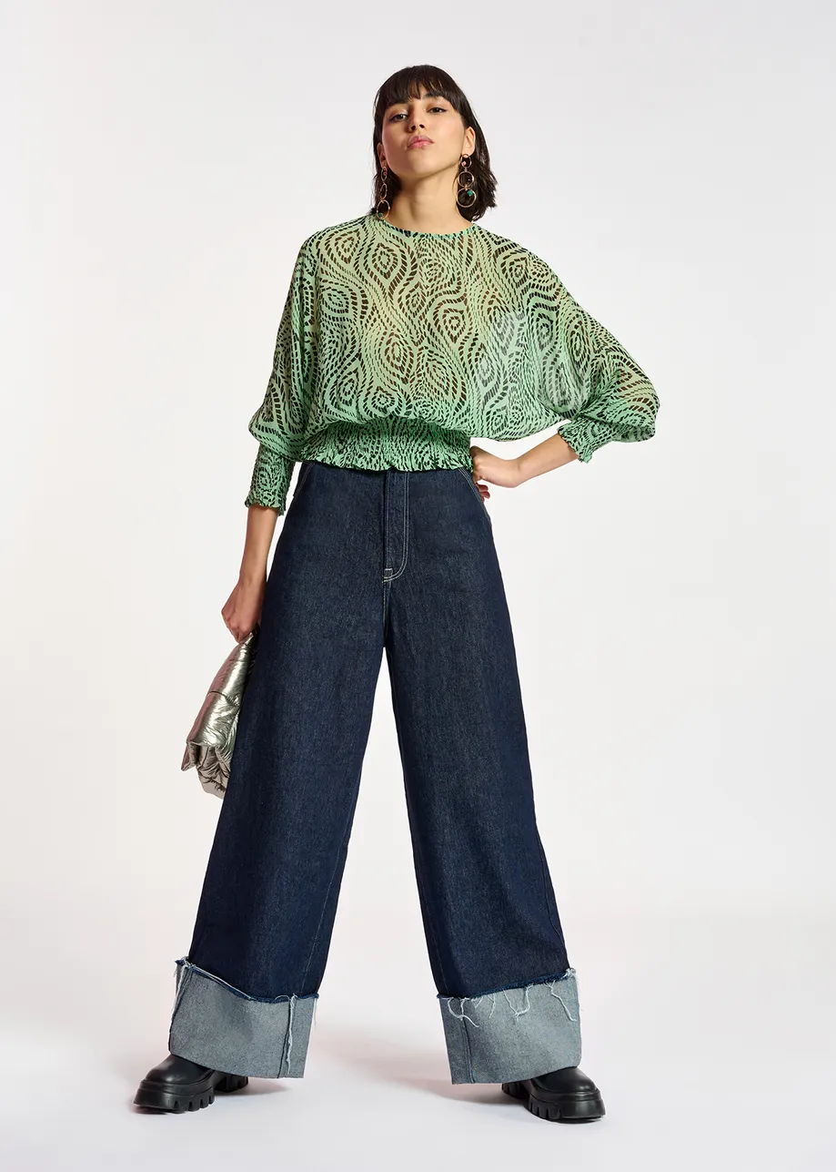 Muntgroene top met geometrische print en smocks