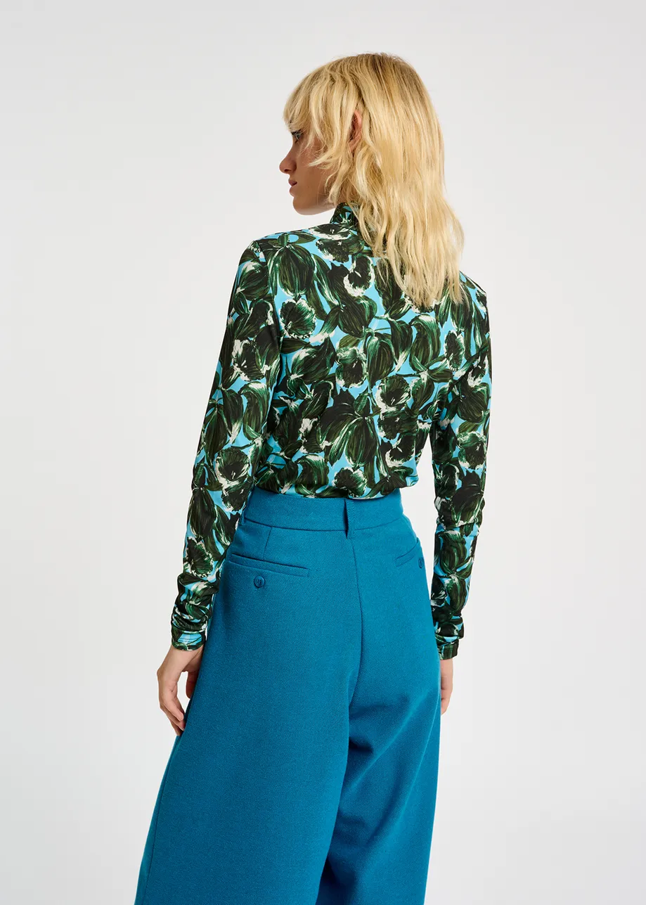 Blue and dark green leaf-print turtleneck top