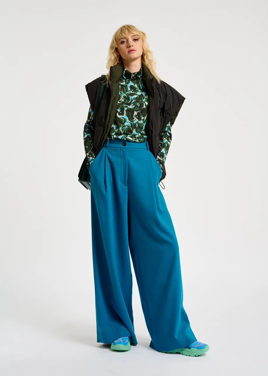 Blue and dark green leaf-print turtleneck top