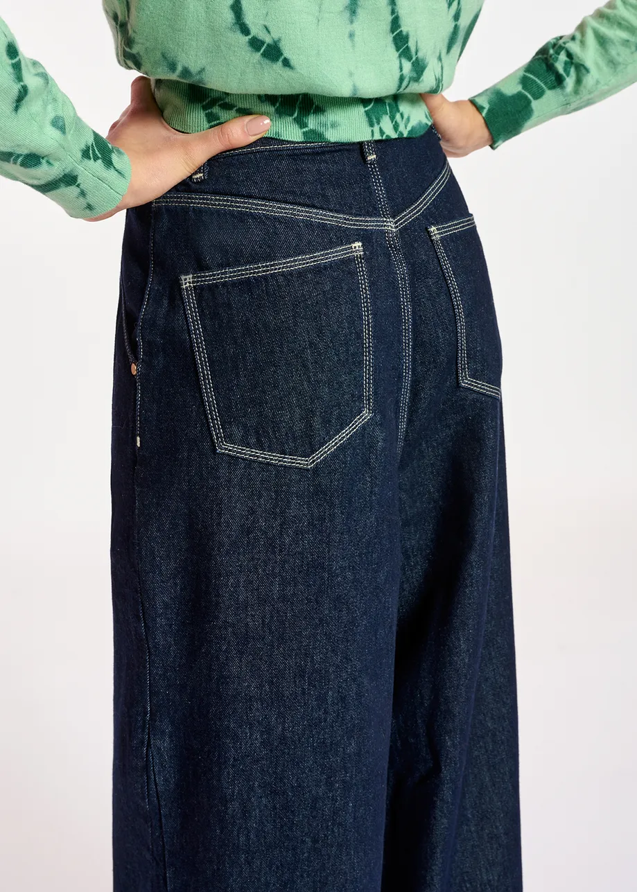 Dark blue turn-up hem jeans