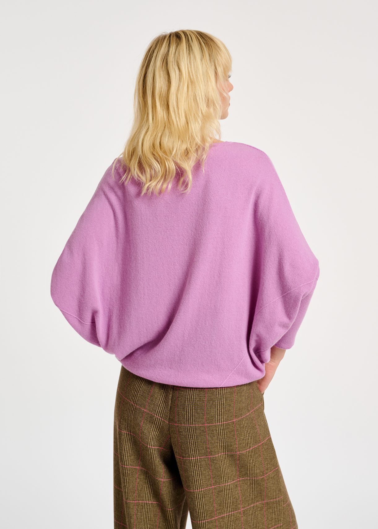 Pull lilas en tricot fin