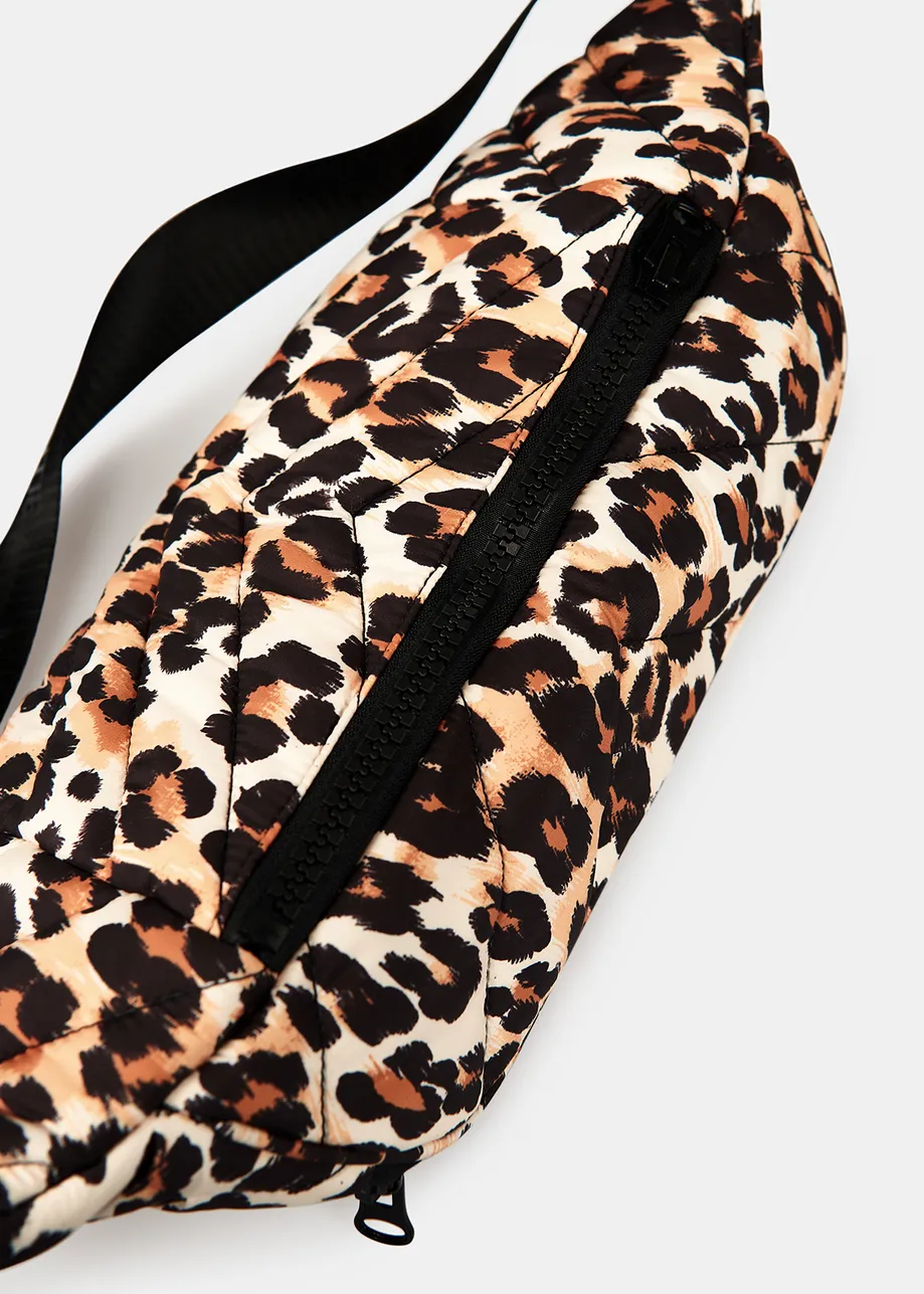 Leopard-print quilted shoulder bag