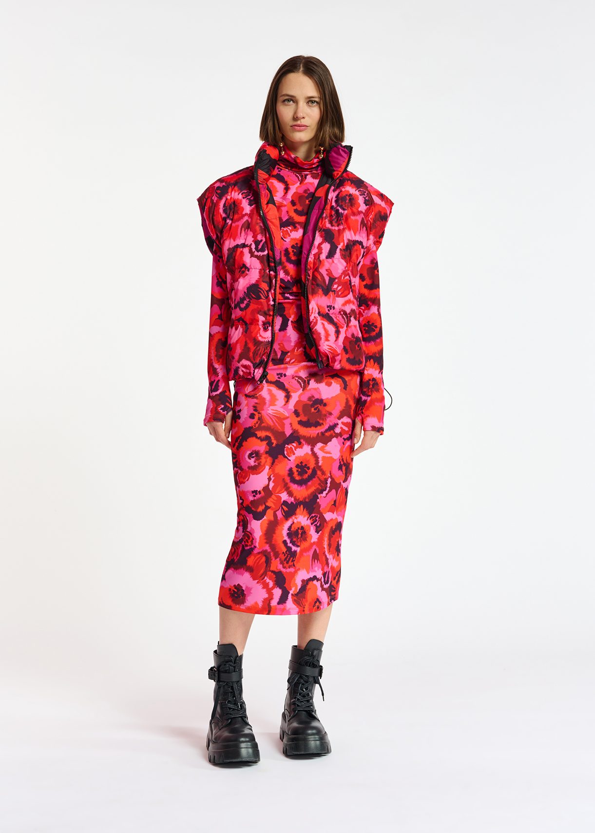 Multicolor printed reversible puffer vest