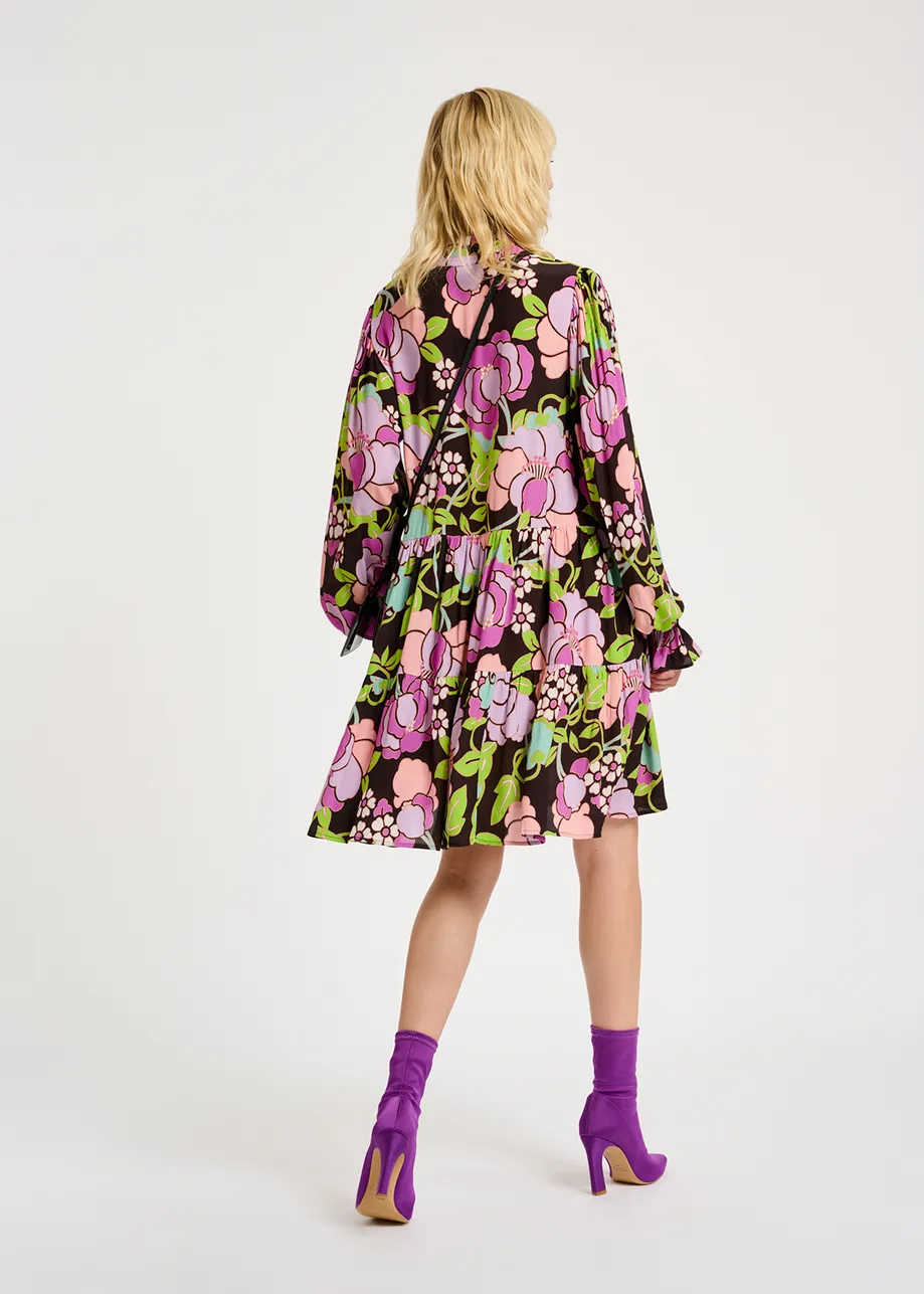 Zwarte midi-jurk met volants en bloemen