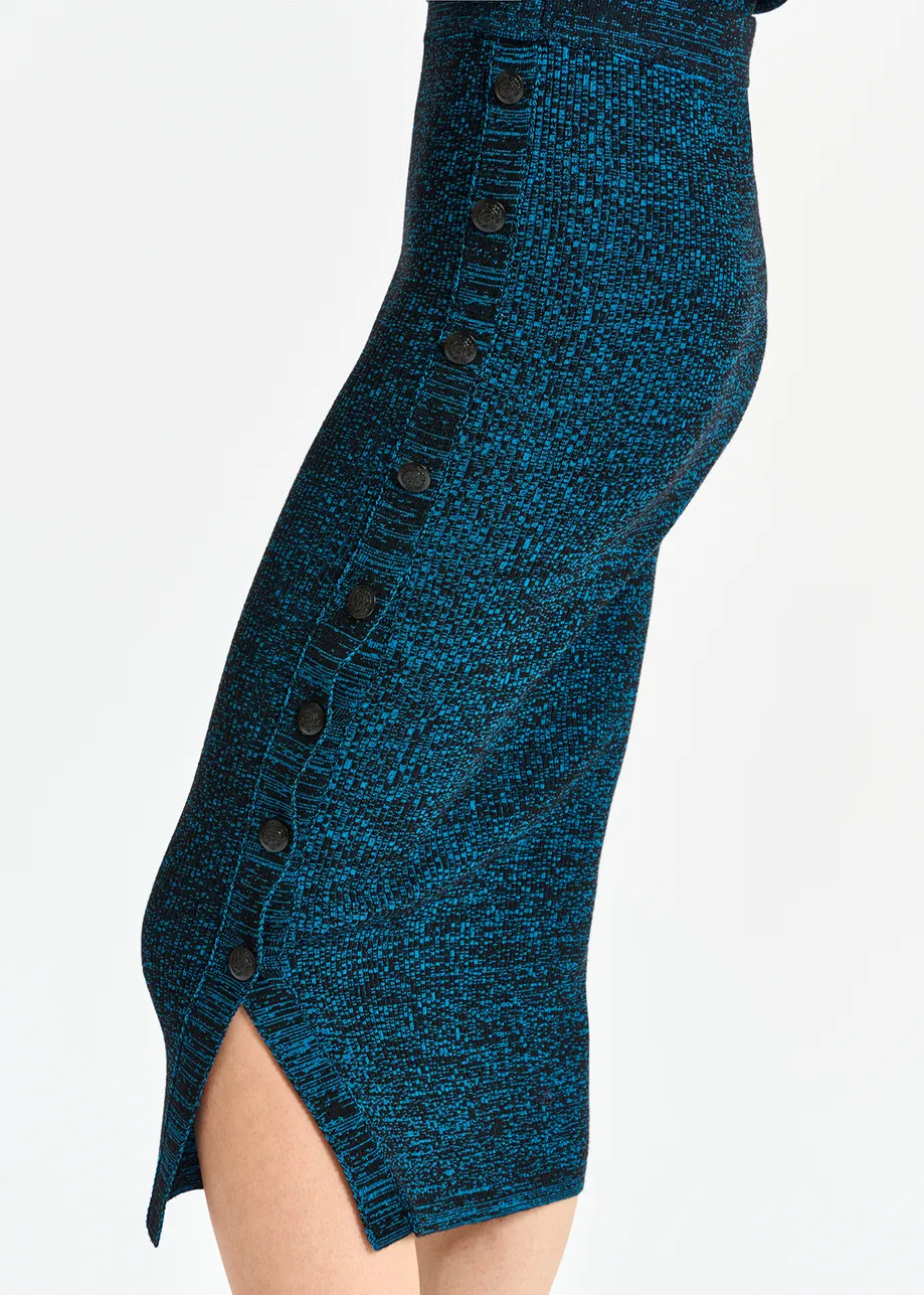 Blauer und schwarzer Midirock aus Rippenstrick in Melange-Optik