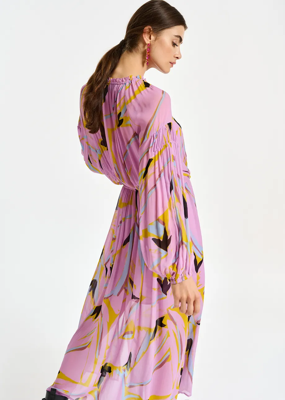 Fliederfarbenes, weites Maxikleid mit abstraktem Print