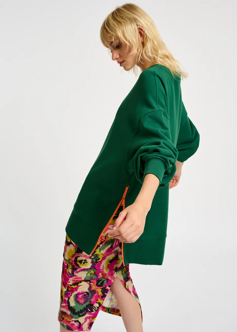 Dark green organic cotton sweatshirt with boxy cut