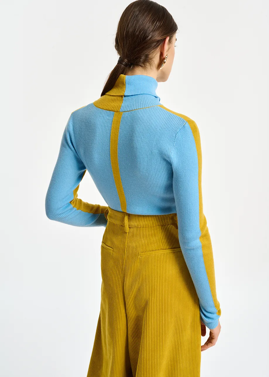 Pull à col roulé en tricot bicolore ocre et bleu