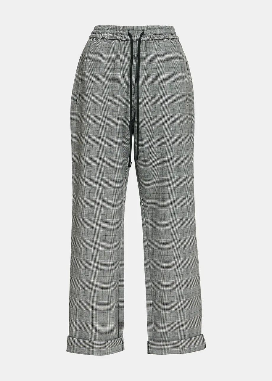 Grey pants with check motif