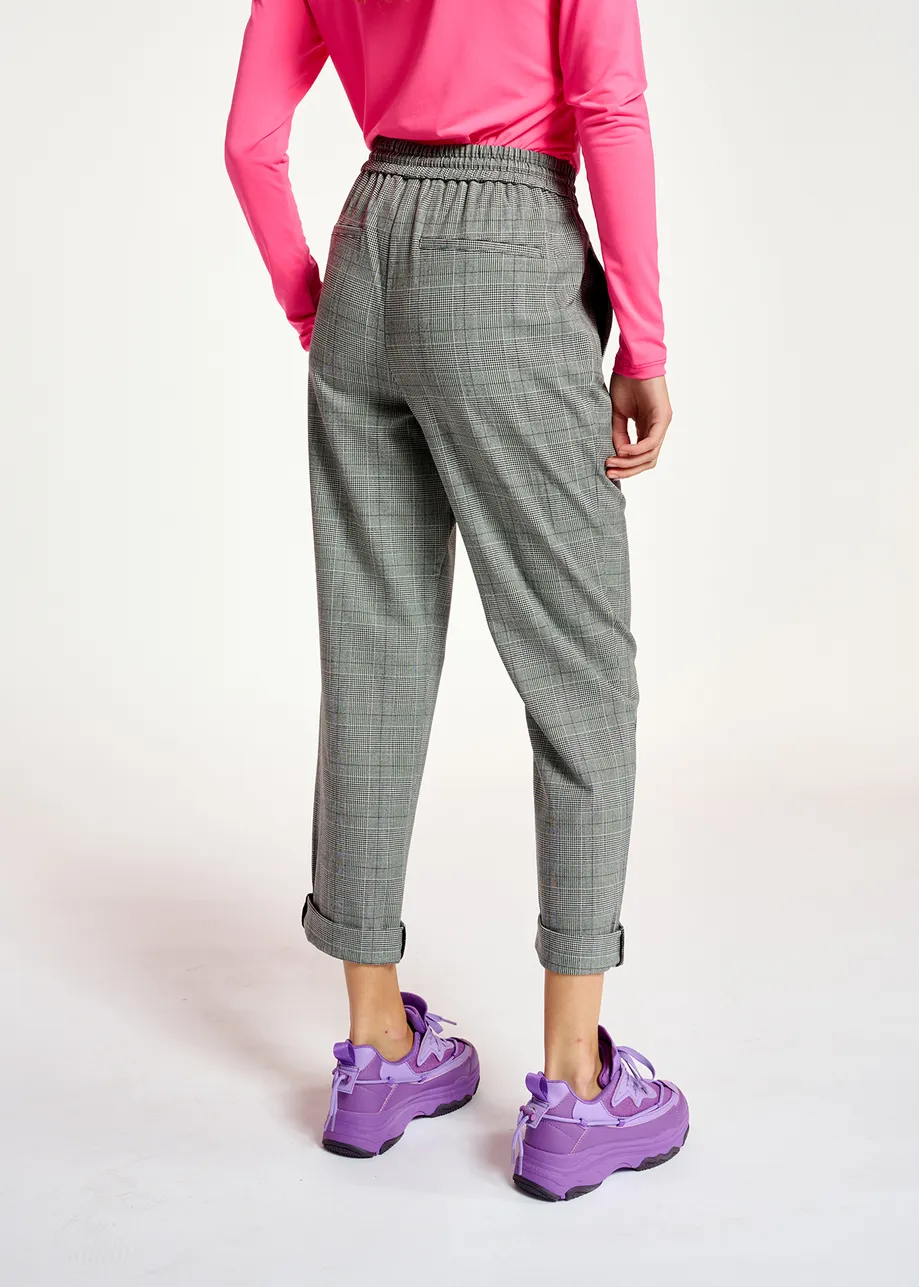 Grey pants with check motif