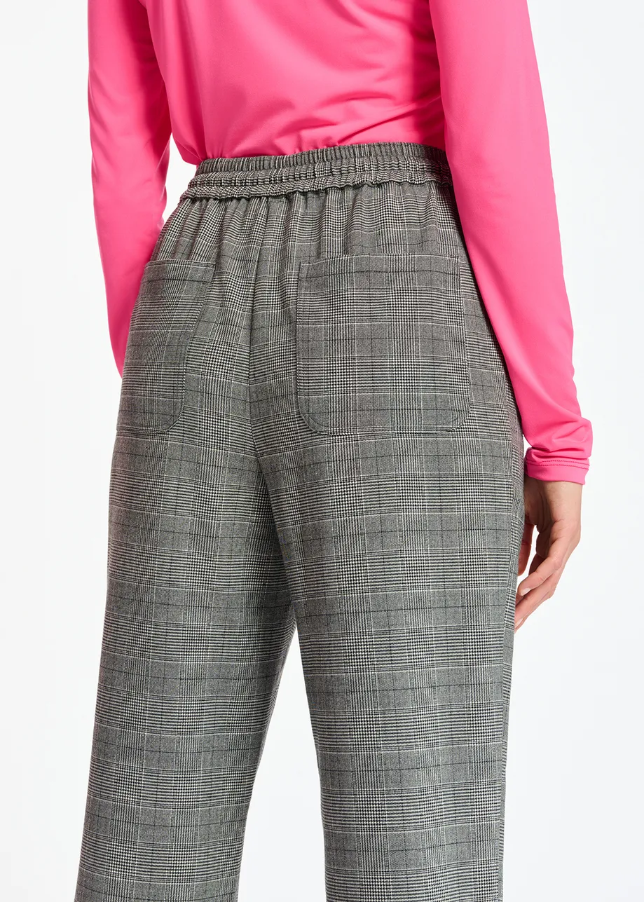 Grey pants with check motif