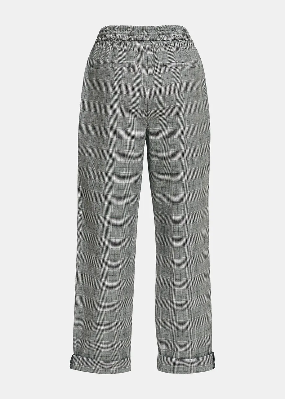 Grey pants with check motif