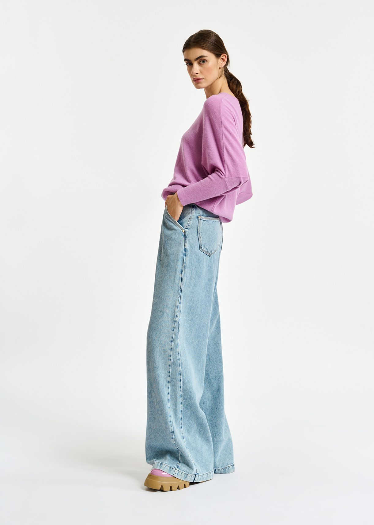 Wide-leg blue jeans