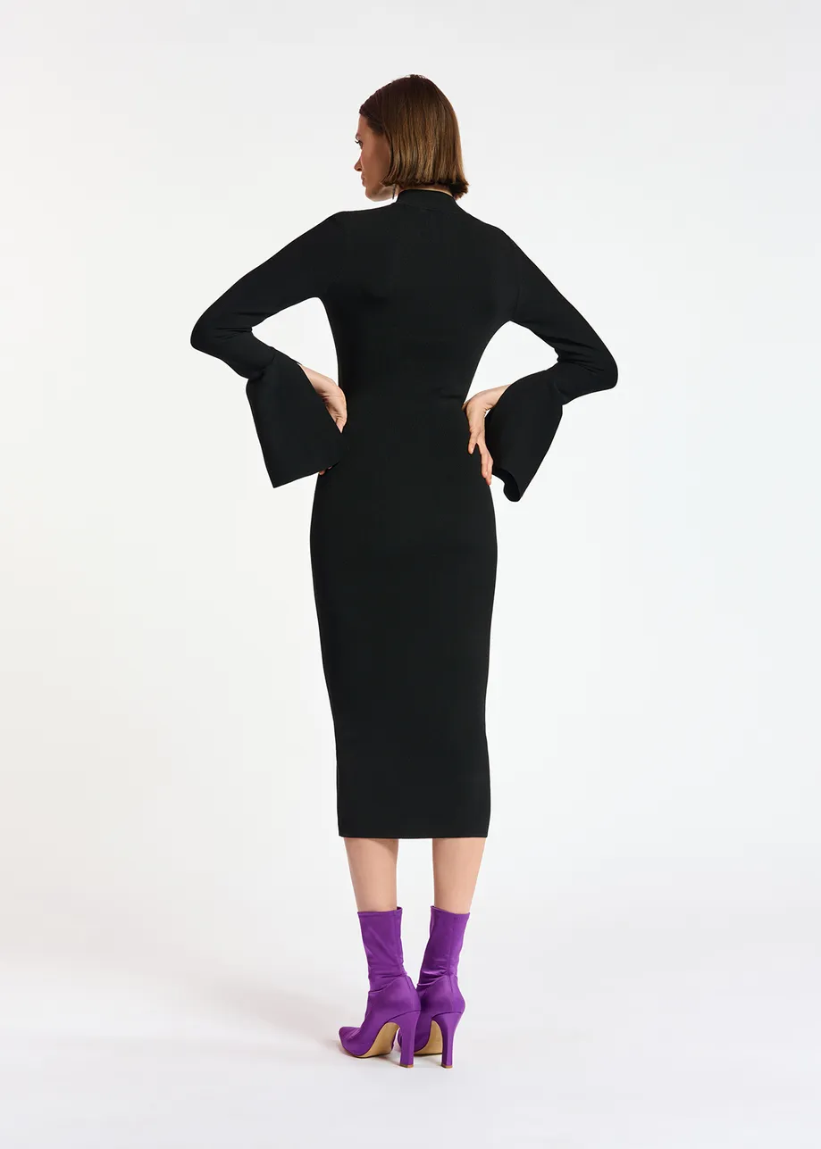 Zwarte gebreide midi-jurk met trompetmouwen