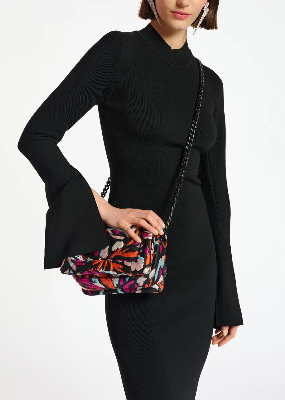 Zwarte gebreide midi-jurk met trompetmouwen