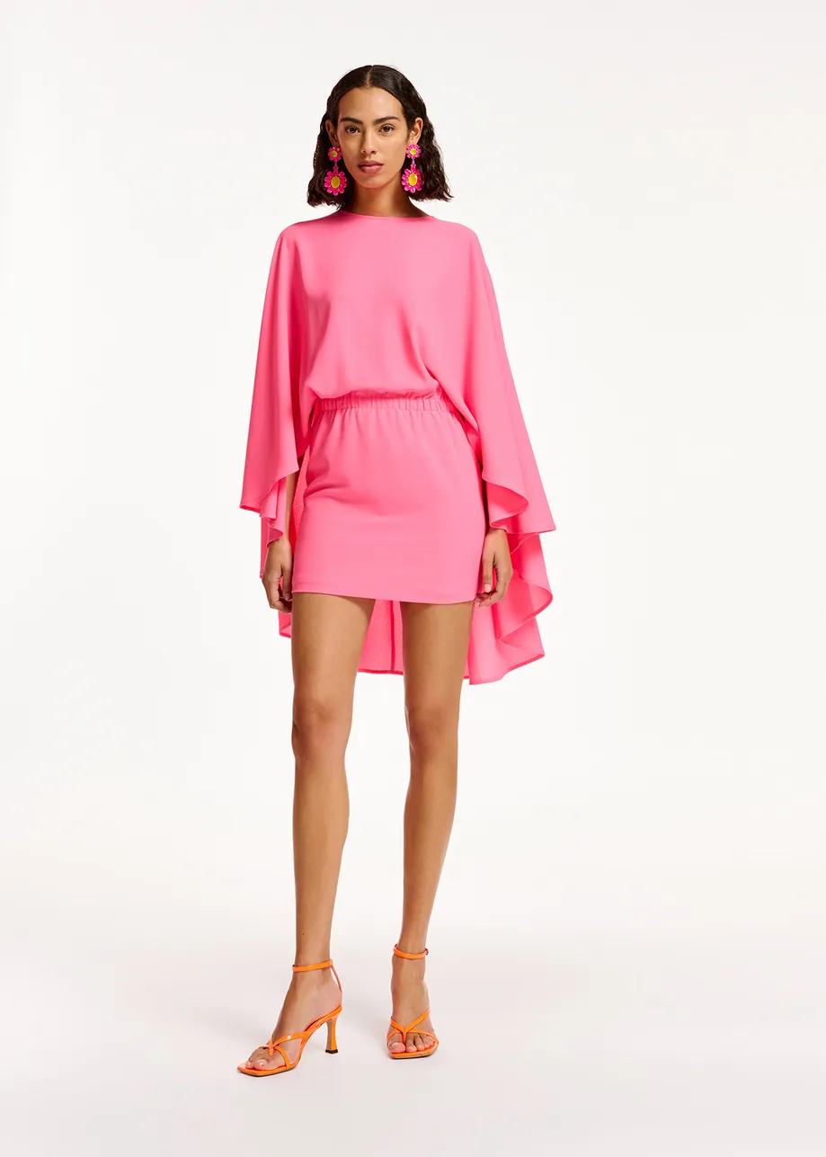 Mini-robe rose à effet cape