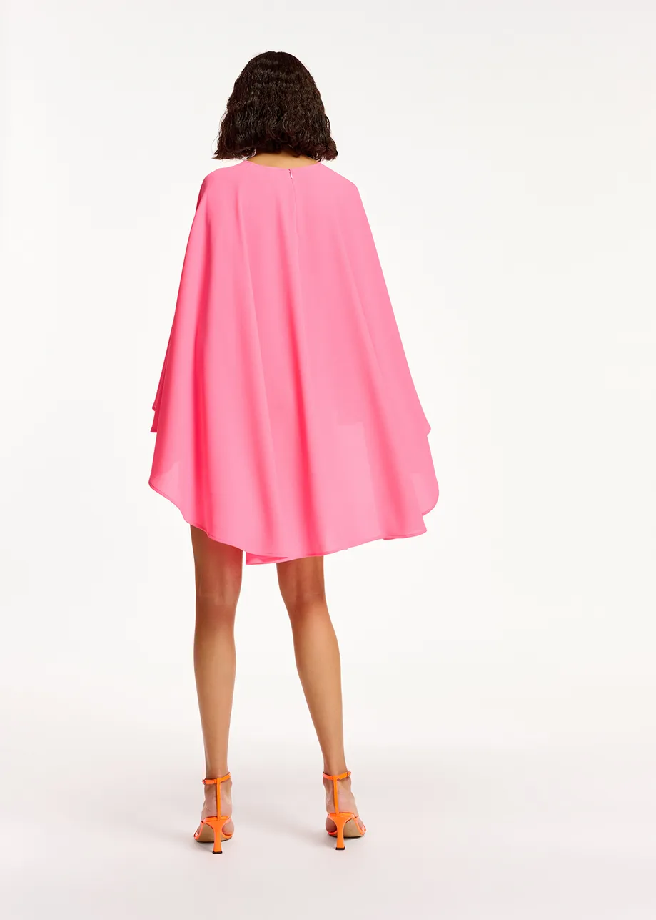Mini-robe rose à effet cape