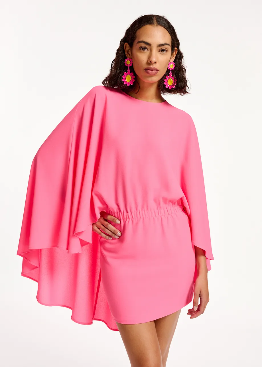 Mini-robe rose à effet cape
