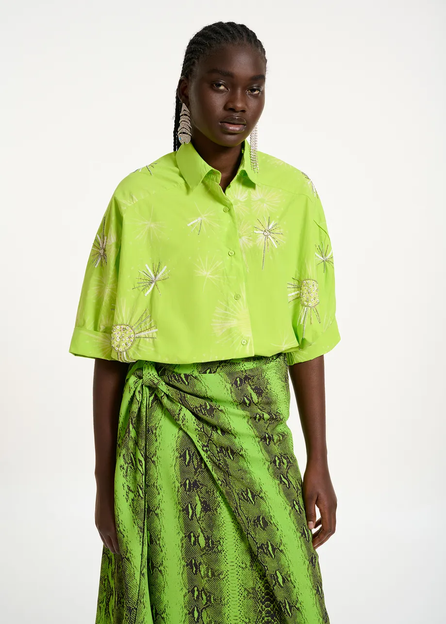 Chemise en coton vert citron avec broderies