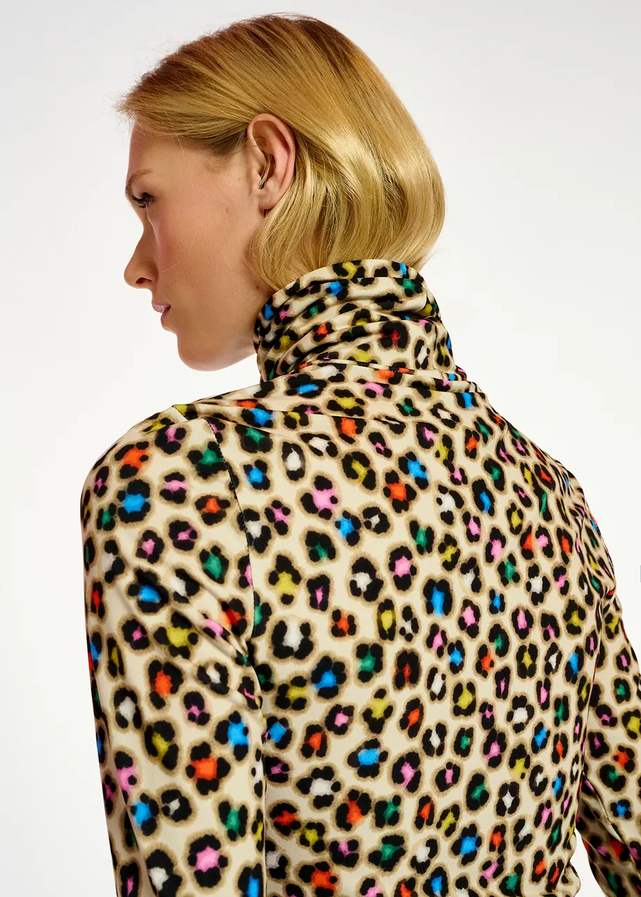 Top à col roulé beige avec imprimé léopard multicolore