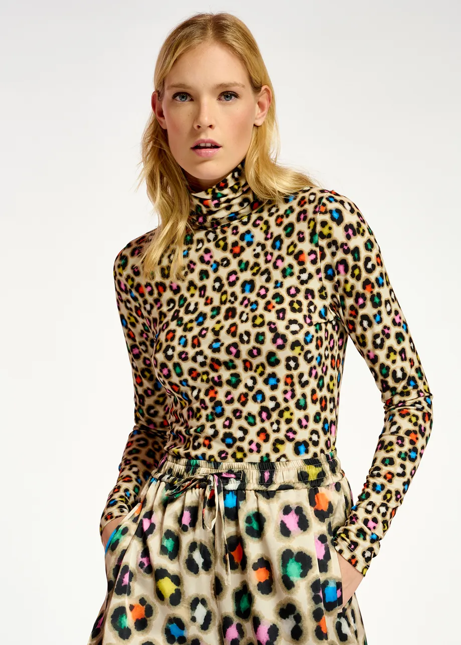 Top à col roulé beige avec imprimé léopard multicolore