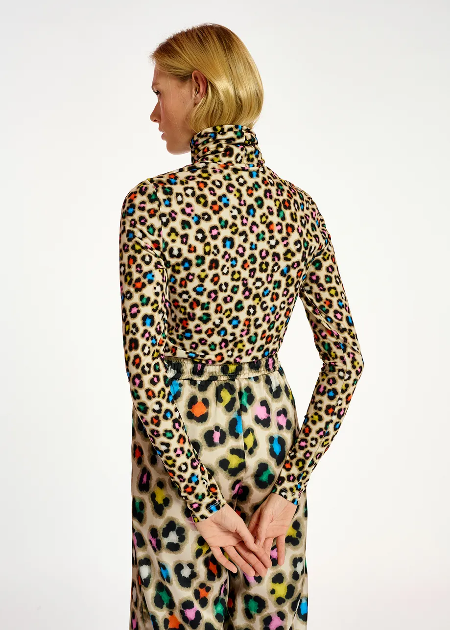 Top à col roulé beige avec imprimé léopard multicolore