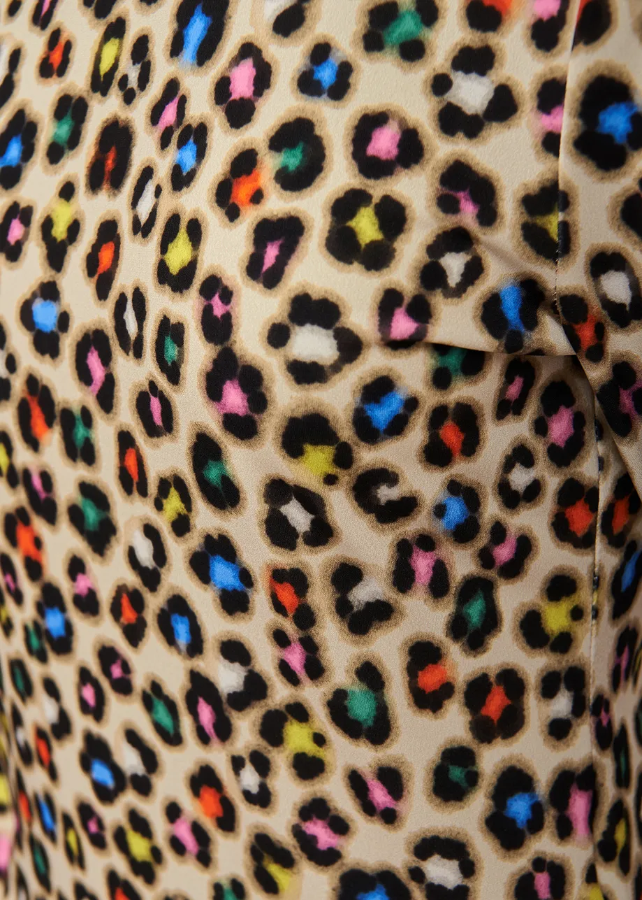 Top à col roulé beige avec imprimé léopard multicolore
