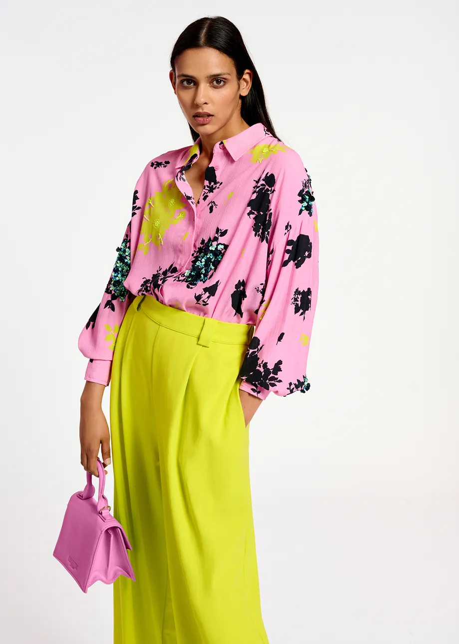 Chemise à imprimé fleuri rose, noir et jaune