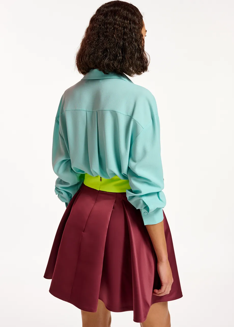 Mini-jupe bordeaux avec nœud jaune fluo