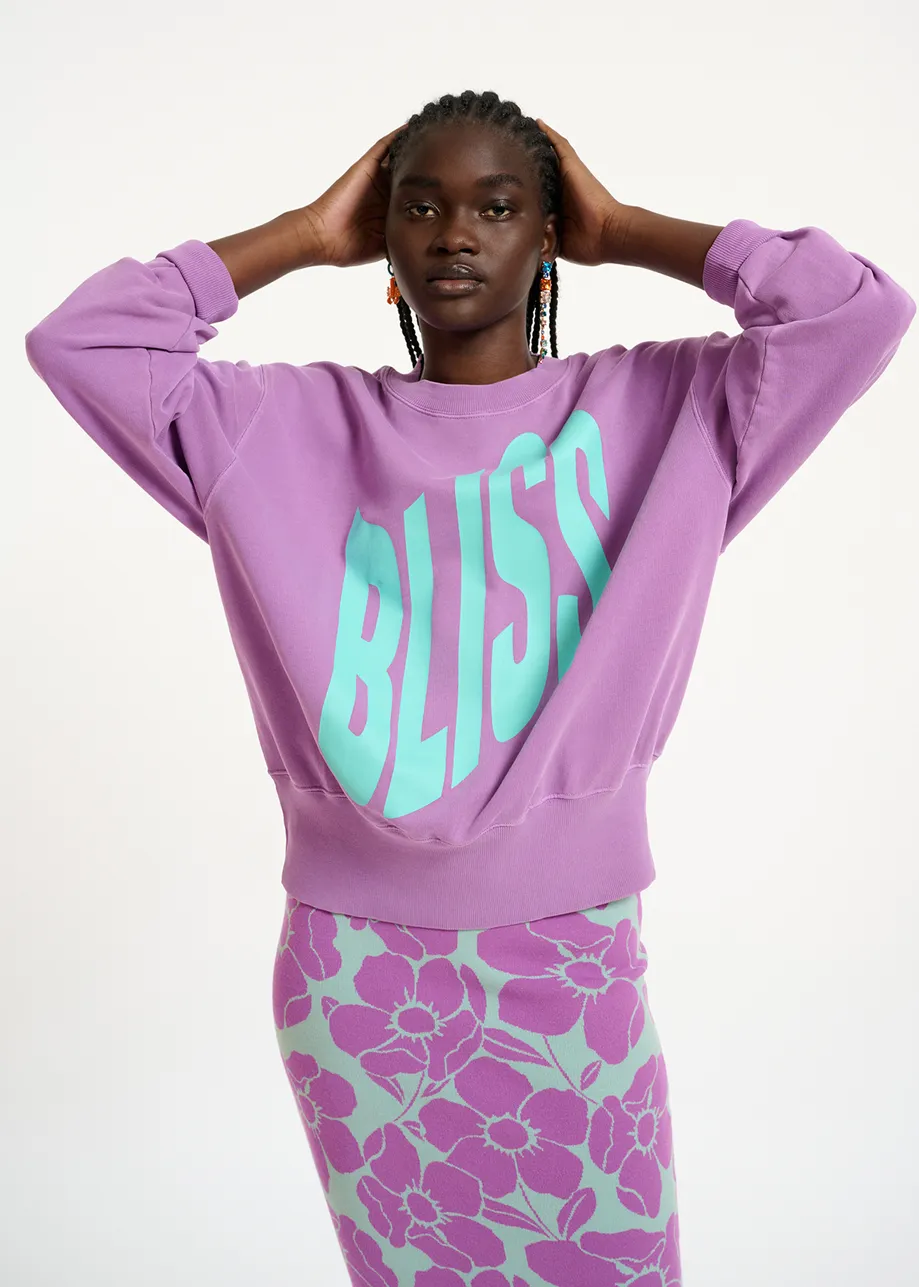Paarse biokatoenen sweater met tekst
