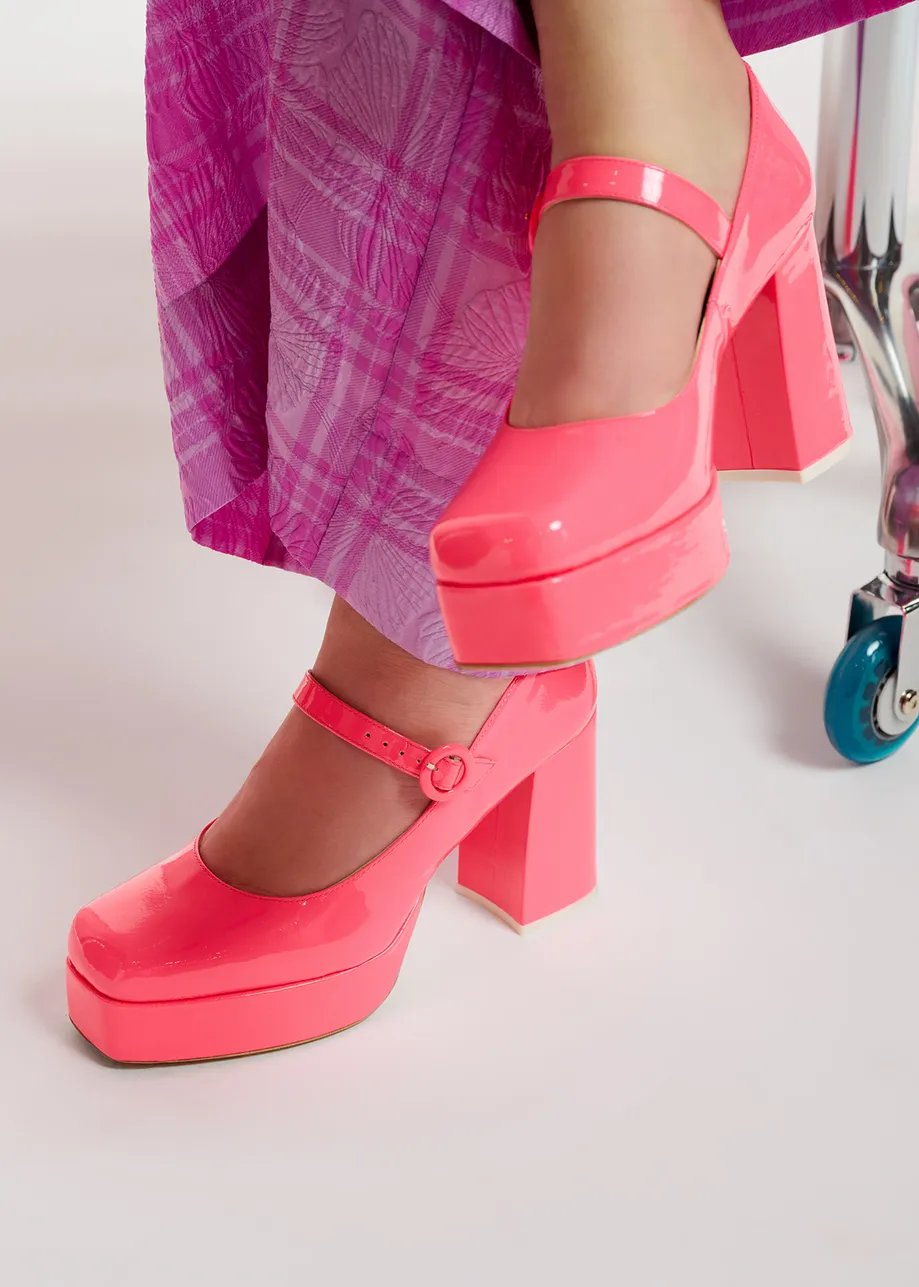 Pink patent-leather platform pumps