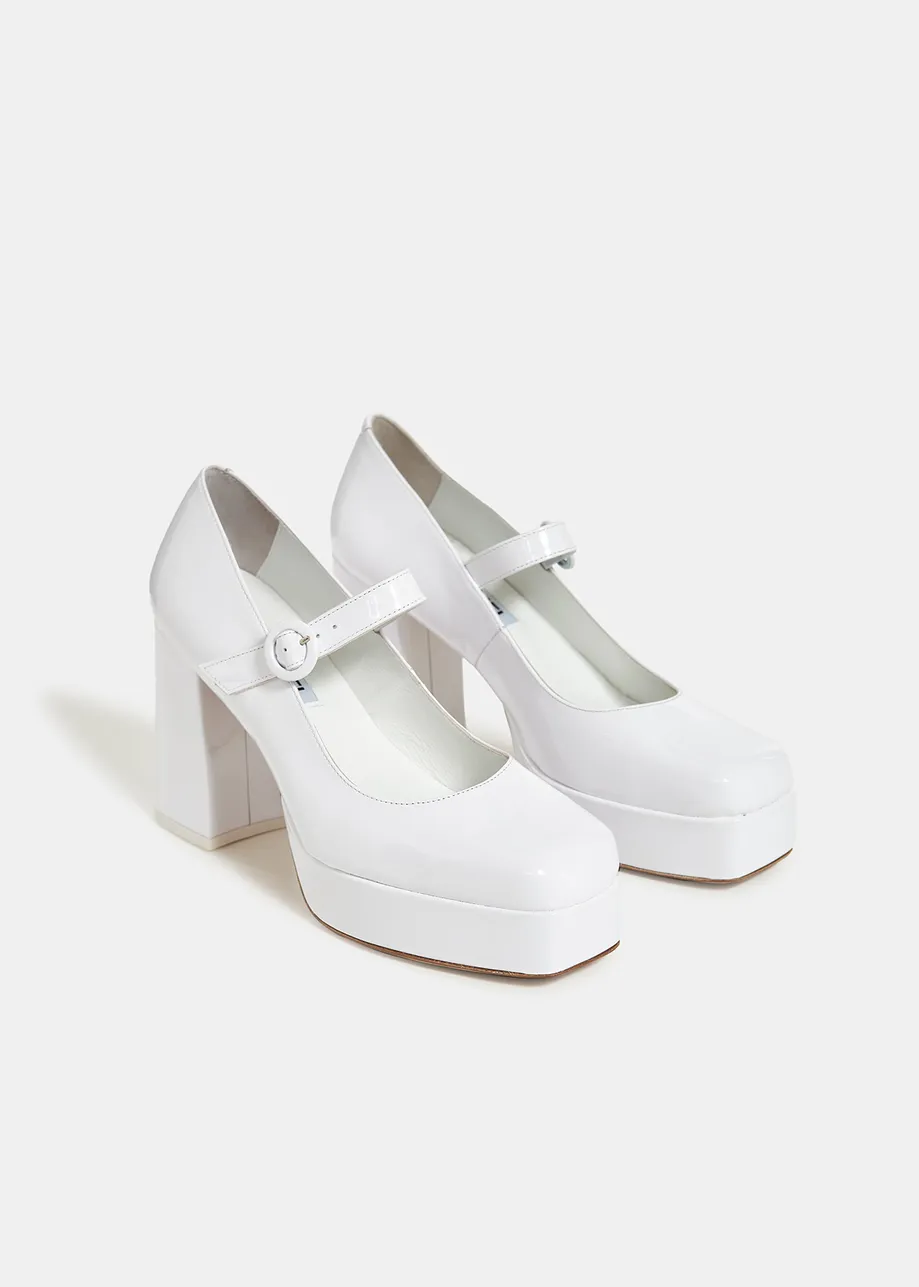 Witte plateaupumps van gepatenteerd leer