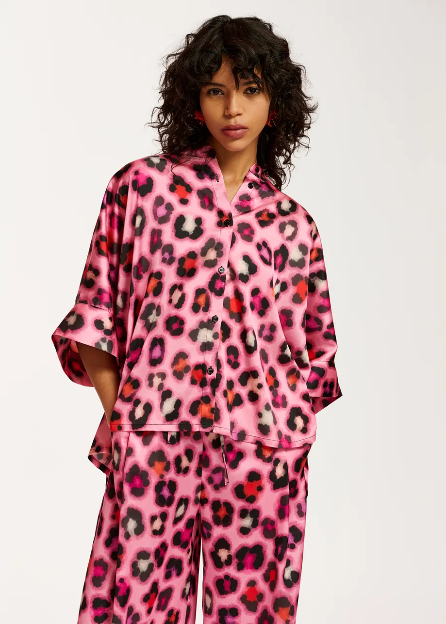 Rosa Oversized Hemd mit buntem Leopardenprint