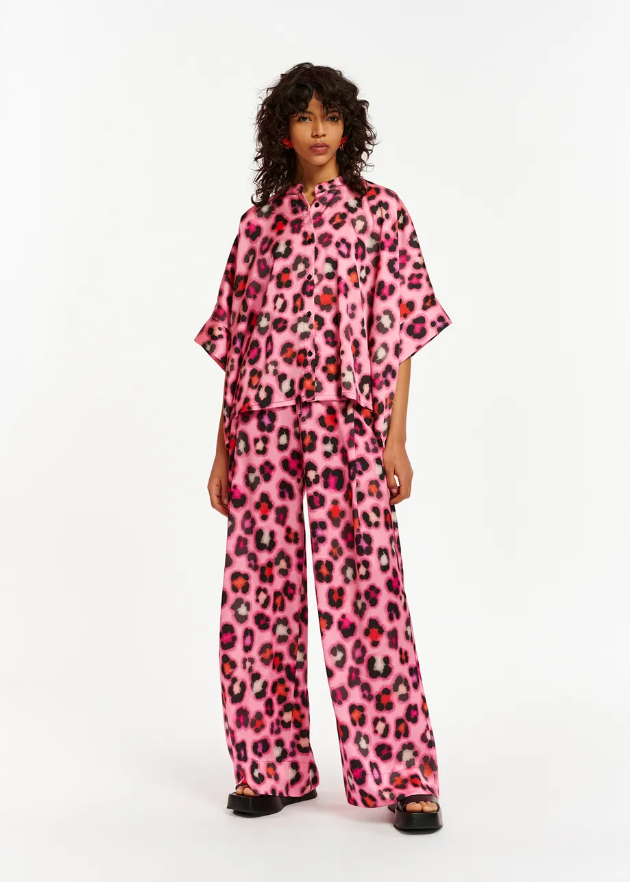 Rosa Oversized Hemd mit buntem Leopardenprint