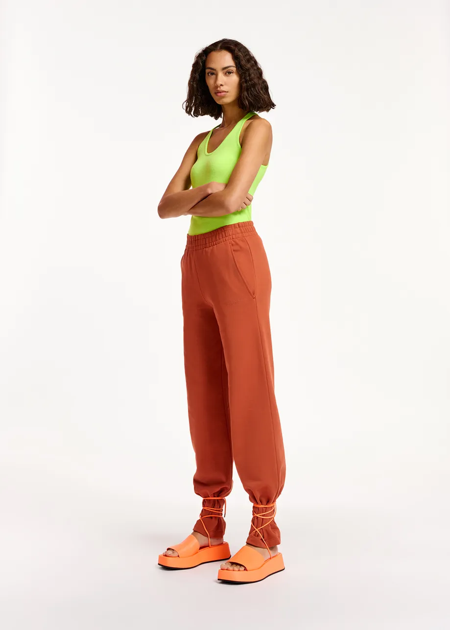 Donkeroranje joggingbroek van biokatoen-jersey