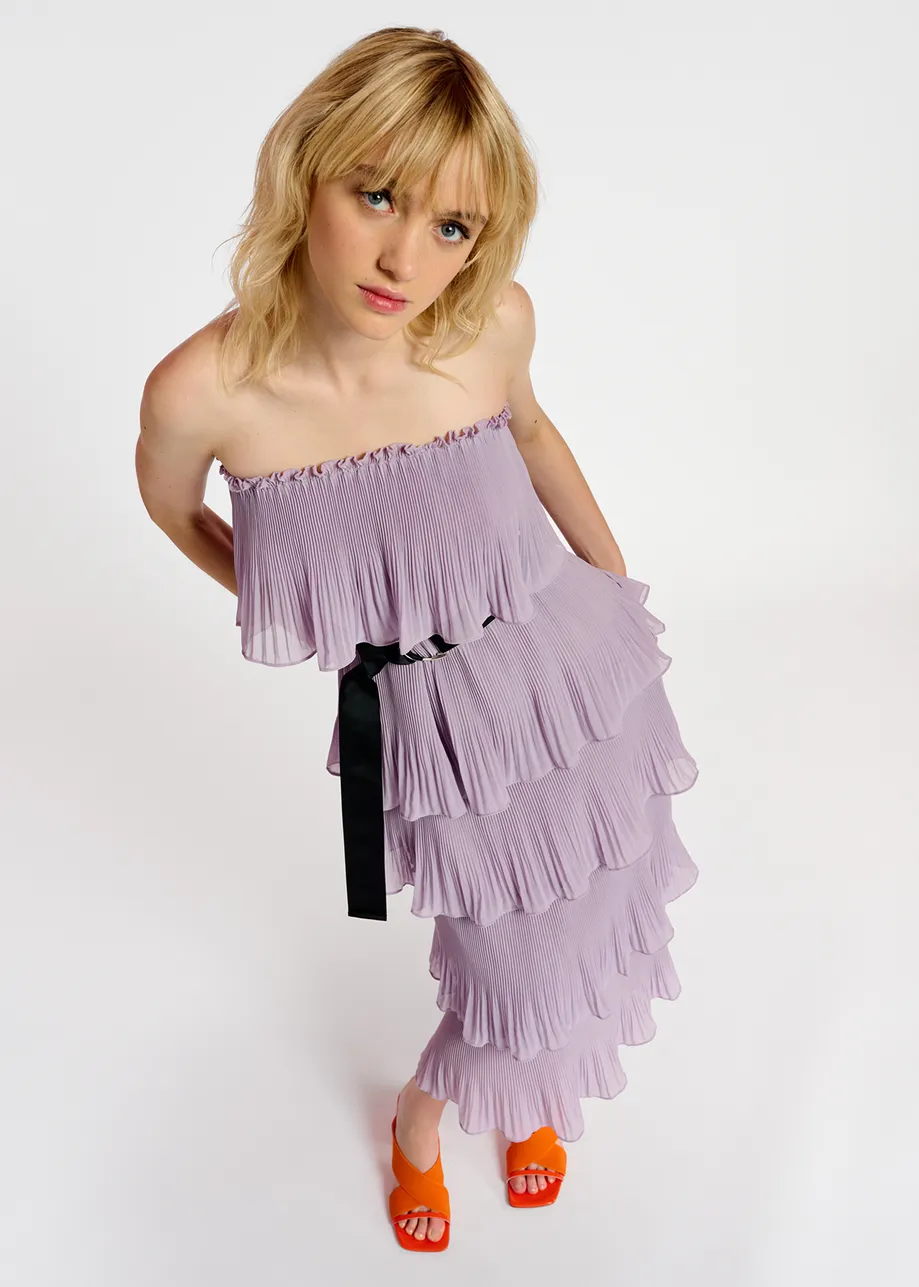 Robe lilas à volants avec ceinture en toile noire