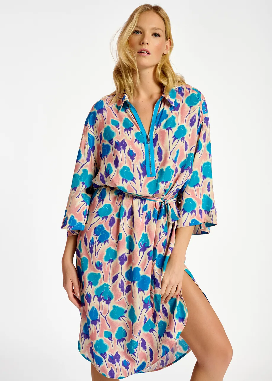Midi-jurk met lichtroze, blauwe en paarse bloemenprint