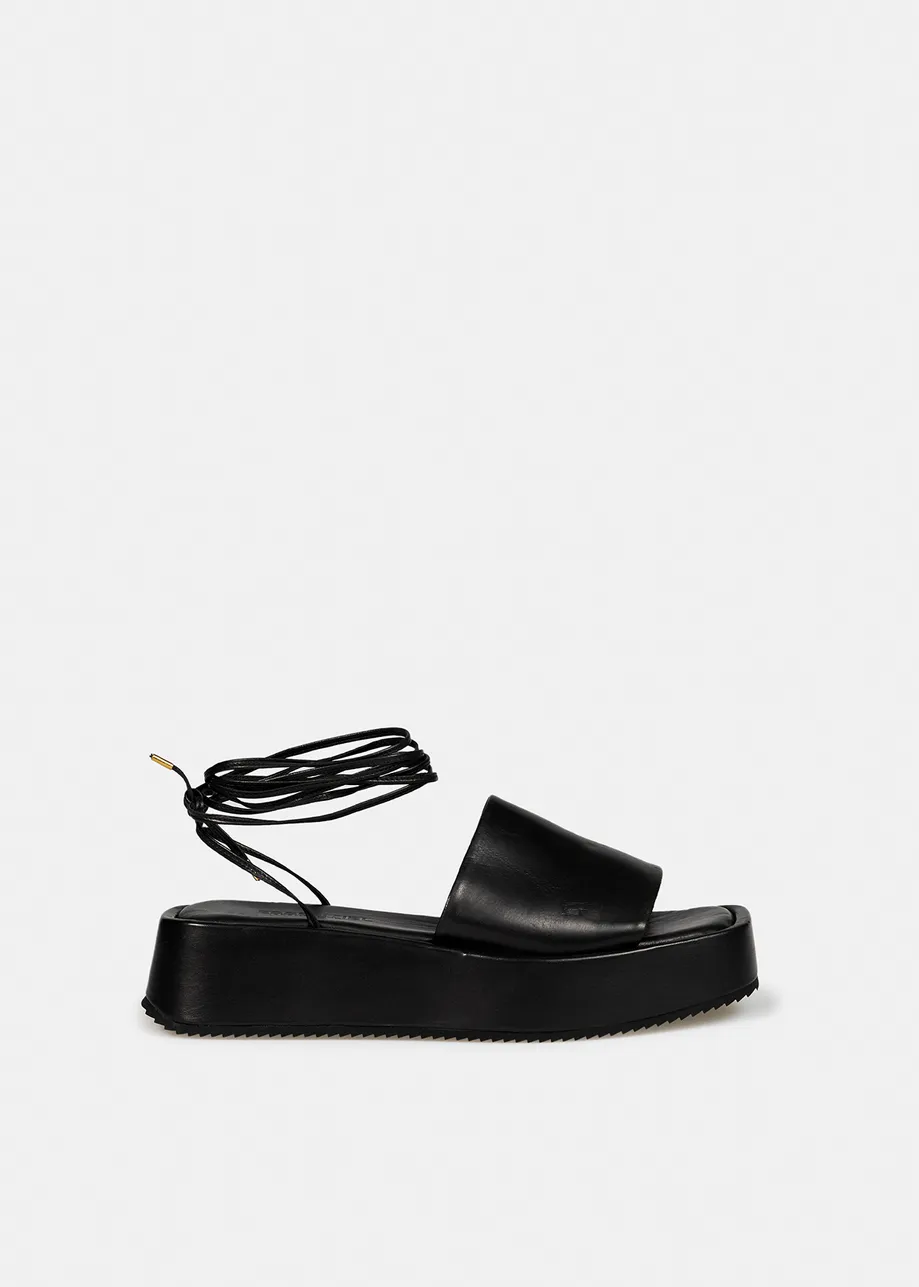 Sandales compensées en cuir noir avec liens