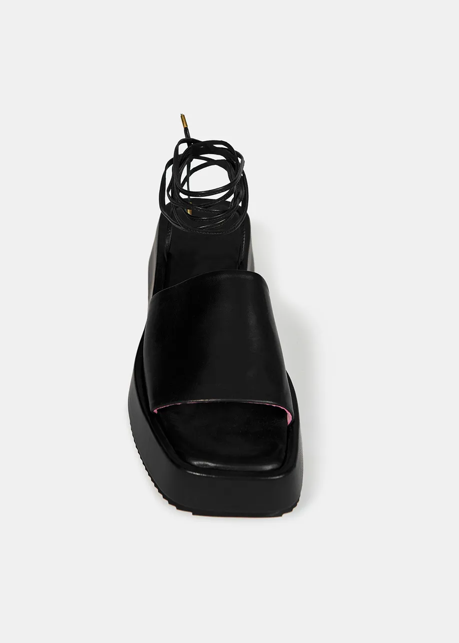 Sandales compensées en cuir noir avec liens