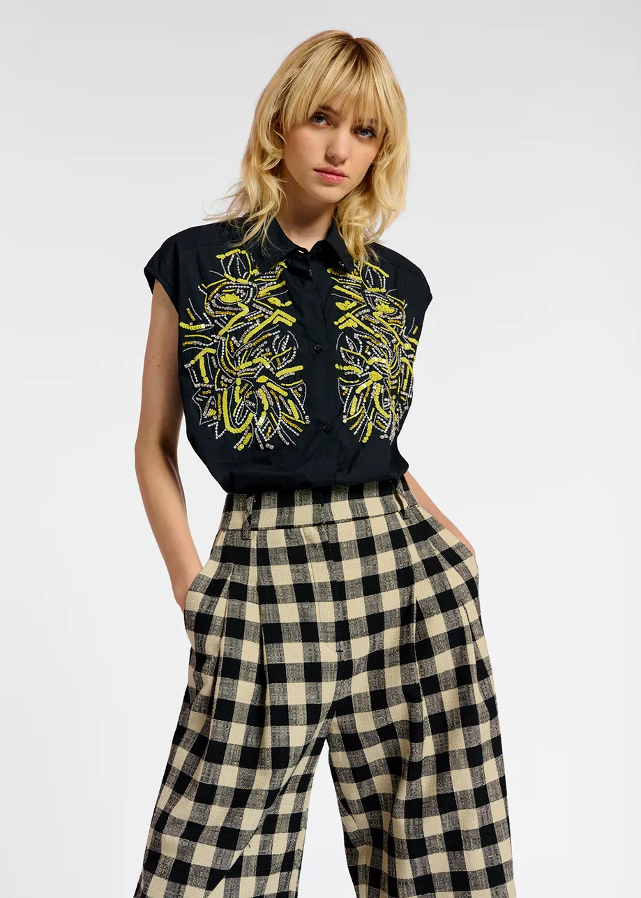 Chemise noire sans manches à strass