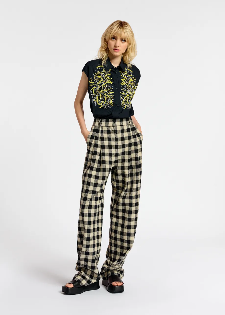 Chemise noire sans manches à strass