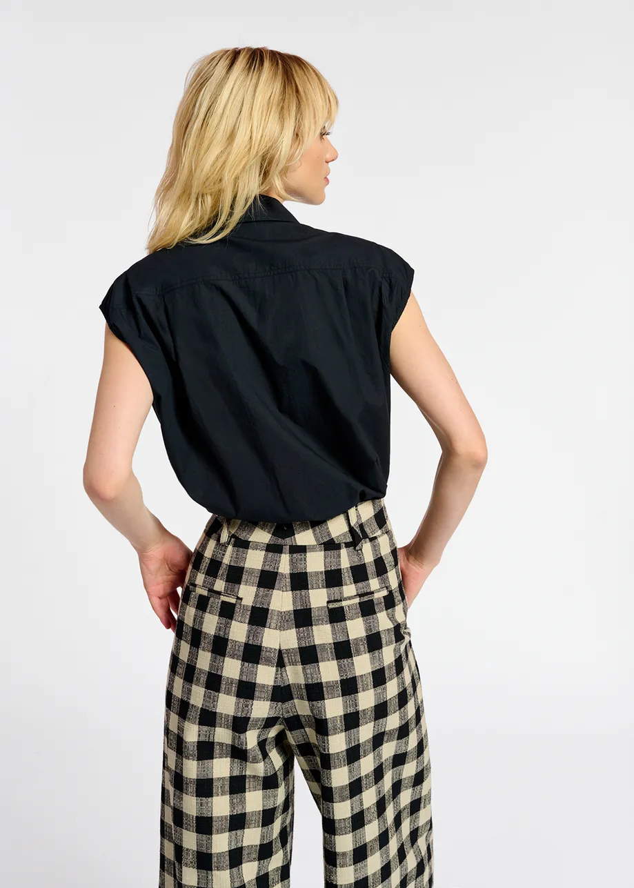 Chemise noire sans manches à strass