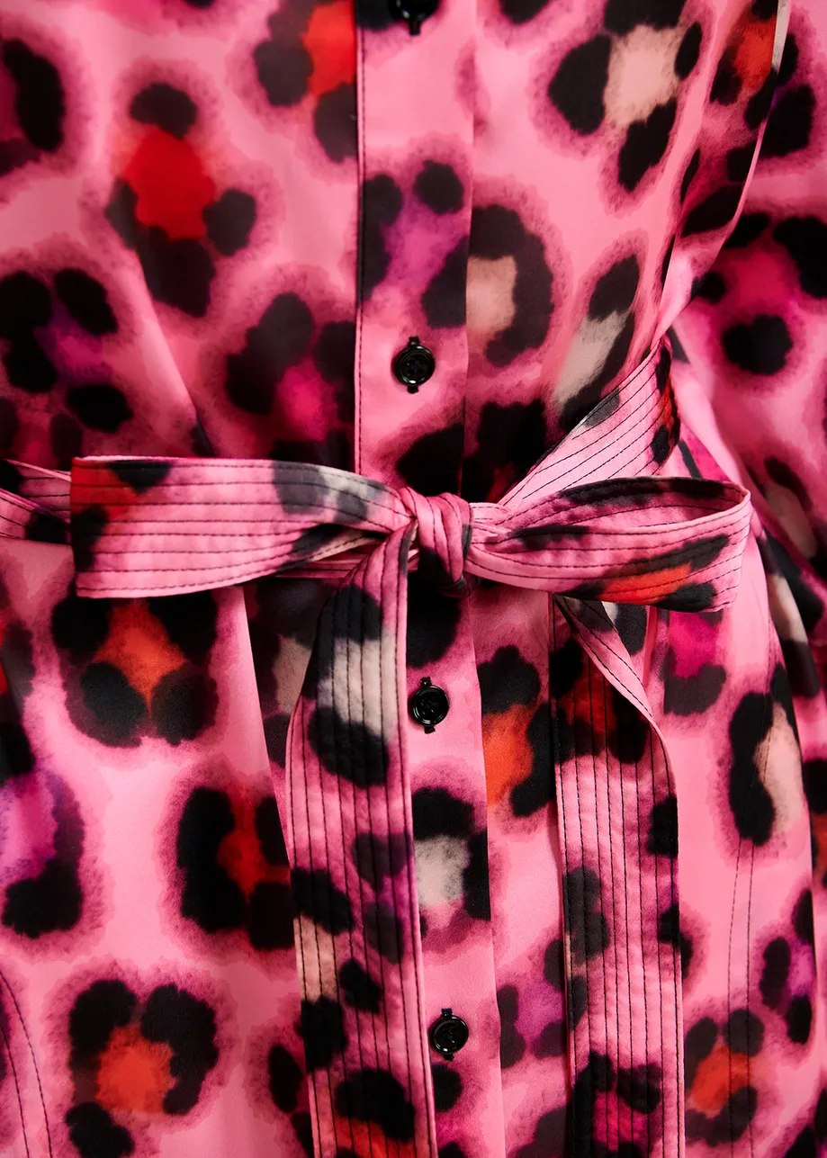 Pink knee-length shirt dress with multicolor leopard print