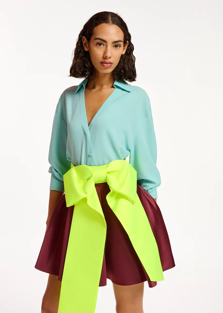 Turquoise hemd met V-hals