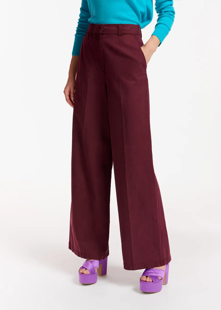 Pantalon bordeaux aux jambes droites