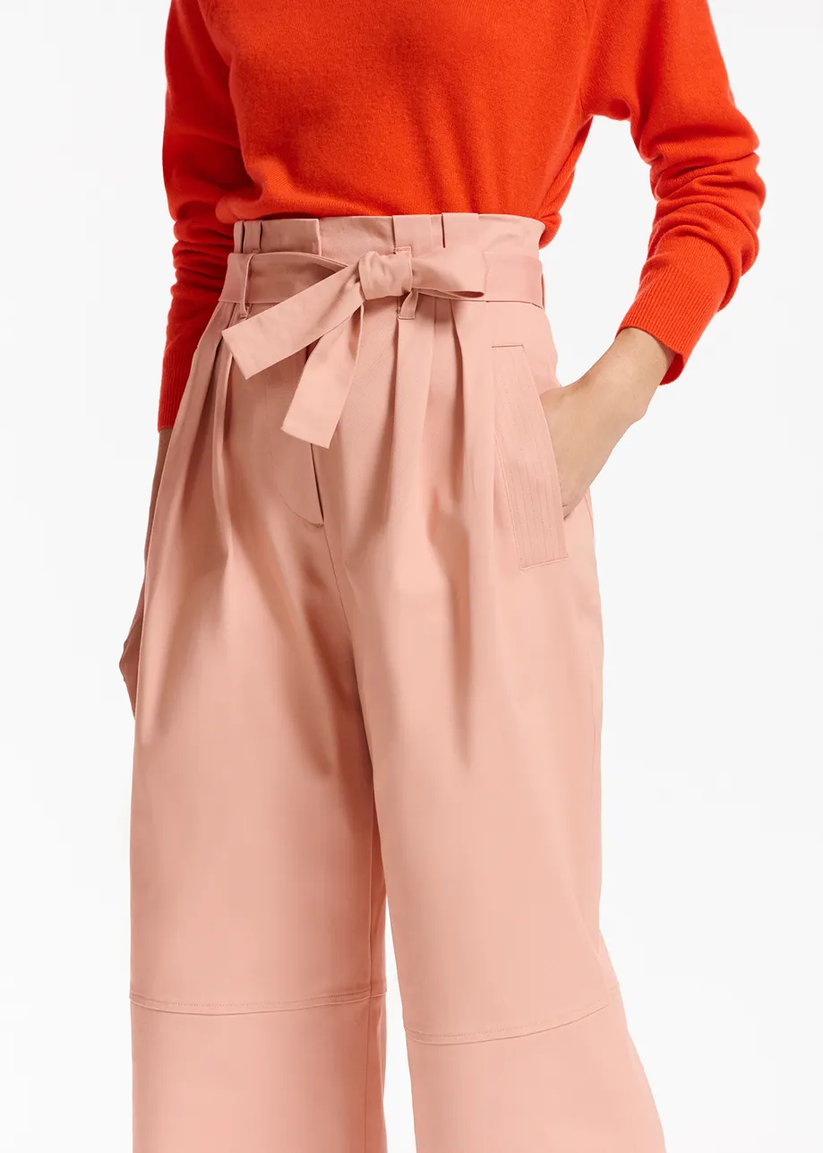 Pantalon droit rose avec ceinture