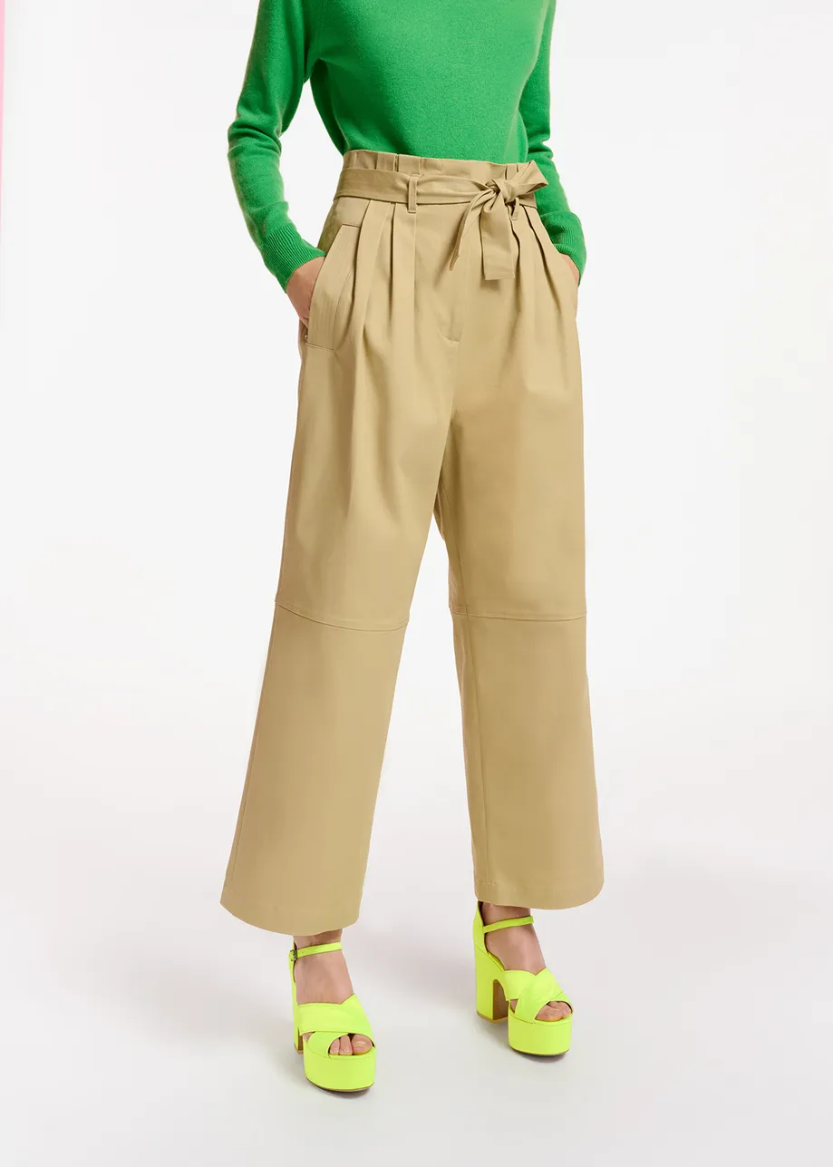 Pantalon droit beige avec ceinture