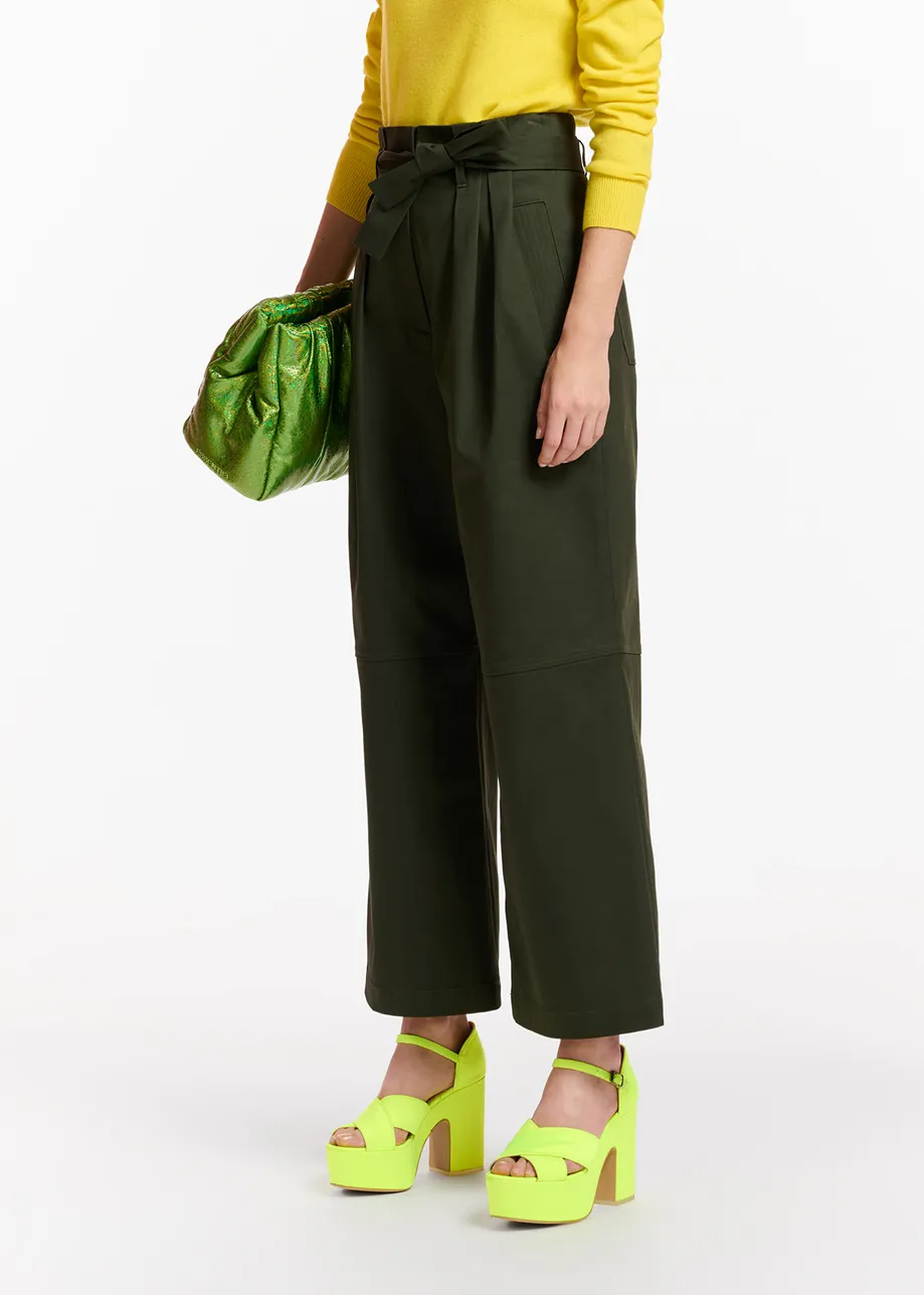 Pantalon droit vert foncé avec ceinture