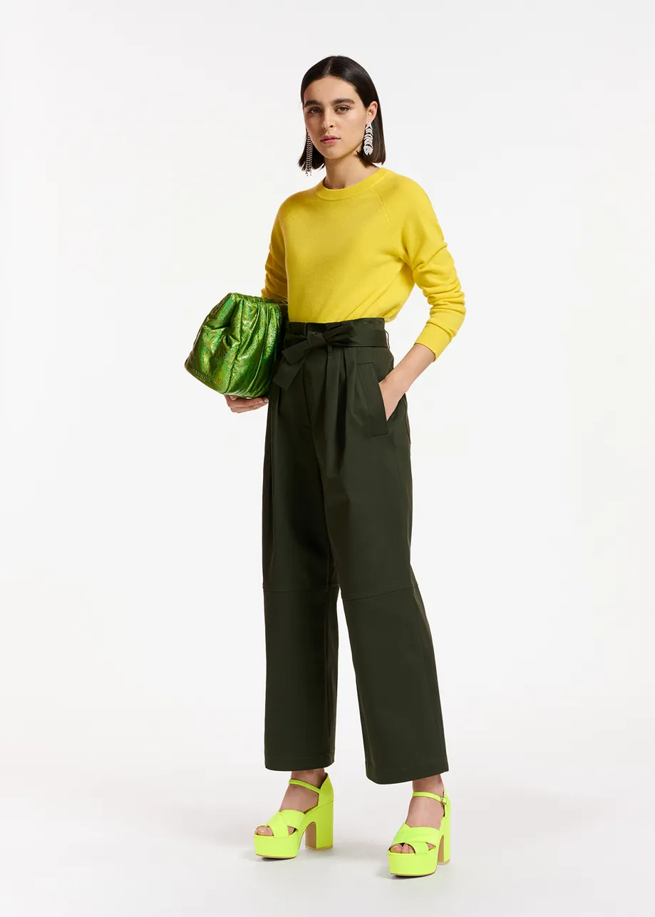 Pantalon droit vert foncé avec ceinture