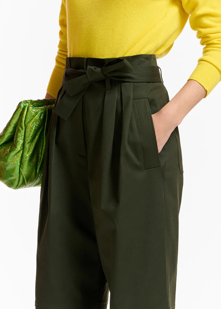 Pantalon droit vert foncé avec ceinture